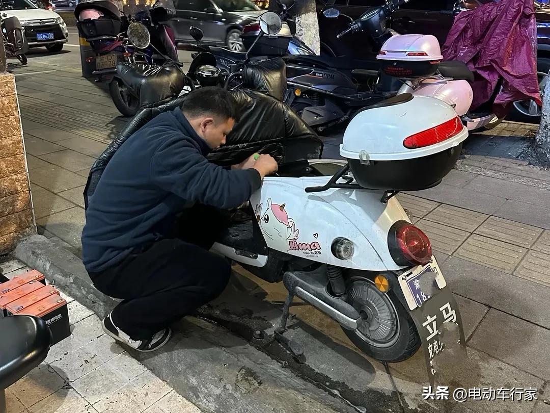 机动车换电瓶_电瓶车换电池_换电瓶复杂吗