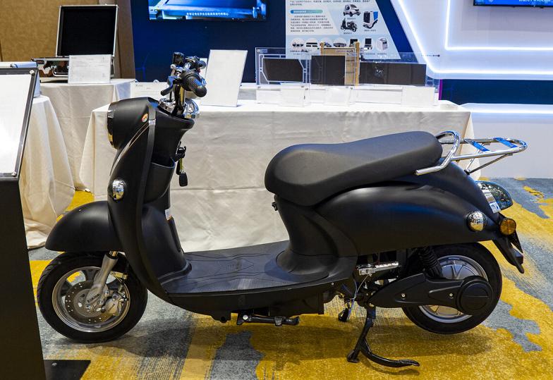 电车换电瓶_电动换电瓶要注意什么_更换电动车电瓶