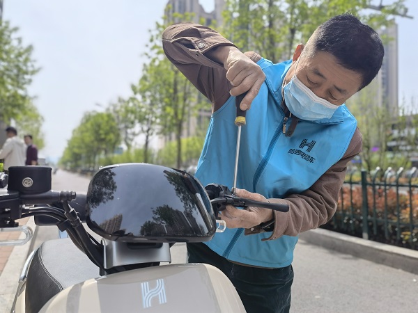 电动自行车也有“道路救援”？小哈修车首创“0530服务标准”